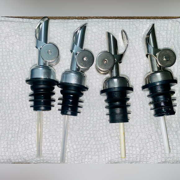 [gently used] Olive Oil Pour Spout
Applicable to most oils-Set of 5 items $19.99 - Picture 7 of 7